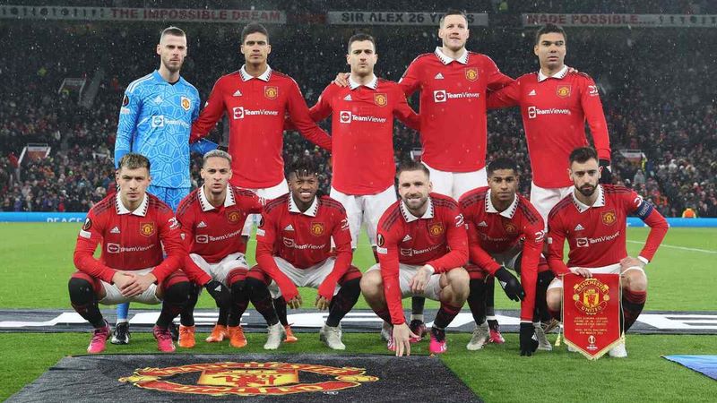 Manchester United thành lập từ năm 1878, có hơn 100 năm hoạt động mạnh mẽ